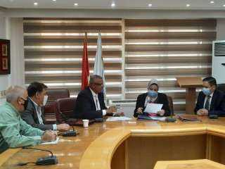 البيئة توقع بروتوكول للتعاون المشترك...