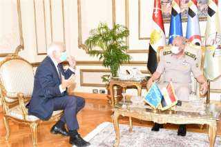 وزير الدفاع والإنتاج الحربي يلتقي...