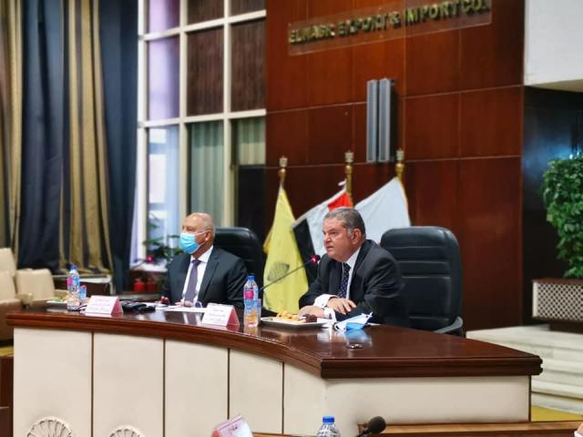 وزيرا النقل وقطاع الأعمال يبحثان مع المجالس التصديرية سبل تعزيز التجارة الخارجية وفتح أسواق جديدة