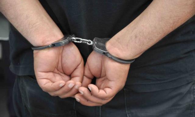 ضبط شخص بالإسكندرية لقيامه بإطلاق شمروخ بمدخل أحد المسارح عقب إنتهاء عرض مسرحى