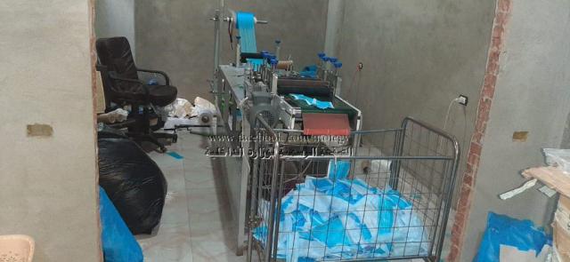 ضبط مصنع غير مرخص لتصنيع الكمامات الطبية غير المطابقة للمواصفات بالإسكندرية