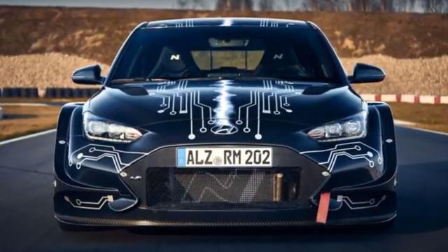 مرسيدس تطلق نسخا فاخرة من ”E-class” الشهيرة