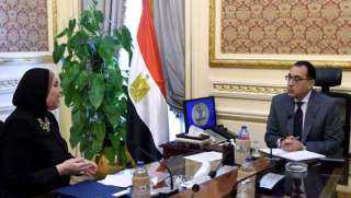 مدبولى يلتقى وزيرة الصناعة لمتابعة...