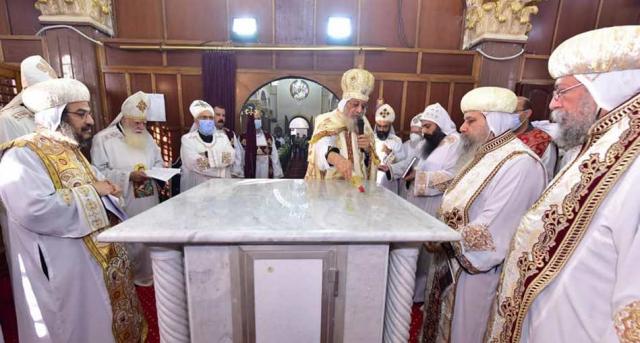 البابا تواضروس يدشن مذابح كنيسة مارجرجس بالإسكندرية