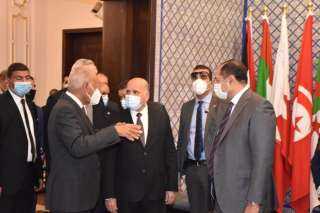 أبو الغيط يبحث مع وزير...