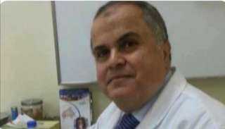 سعفان يتابع مستحقات طبيب مصري...