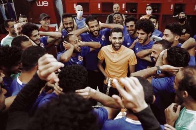النادى الأهلي يكرم مؤمن زكريا في احتفالية تسلم درع الدوري
