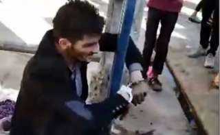 بالفيديو.. الشرطة الإيرانية تعذب شابا...
