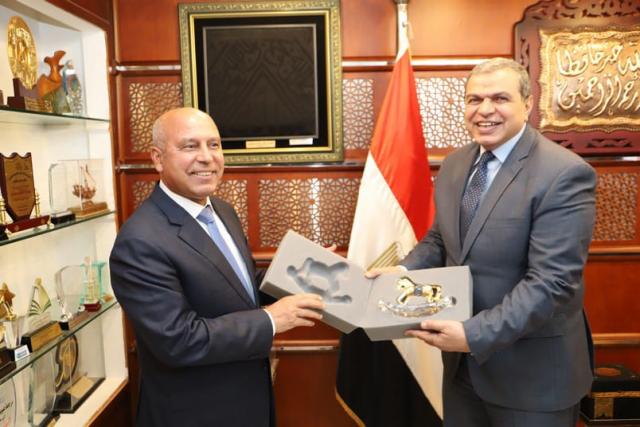 وزير القوى العاملة يلتقى وزير النقل لبحث بعض القضايا التي تهم العمال