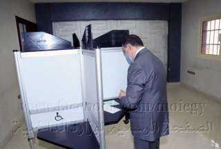 وزير الداخلية يدلى بصوته فى...