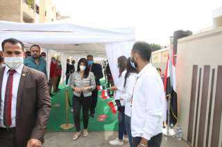 وزيرة التعاون الدولى تدلي بصوتها...