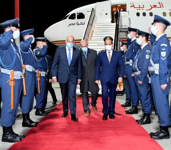السيسي يصل اليونان في زيارة رسمية لتعزيز العلاقات الثنائية  