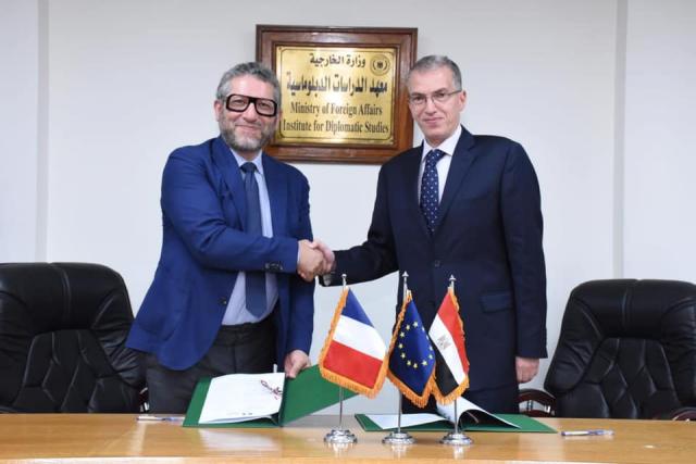 معهد الدراسات الدبلوماسية يختتم دورة تدريبية بالتعاون مع السفارة الفرنسية بالقاهرة والمدرسة الوطنية للإدارة بباريس