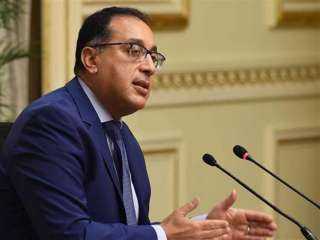 مصطفى مدبولي يتفقد سوق الخضار...
