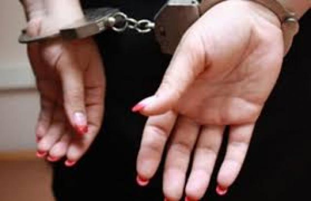 النيابة تحيل ربة منزل للمحاكمة لاتهامها بسرقة ذهب صديقتها فى المقطم