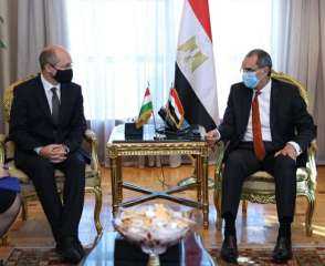 وزير الاتصالات يبحث مع سفير...