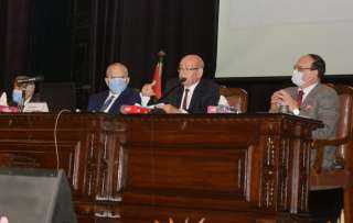 مجلس جامعة القاهرة يشيد بإنجاز...