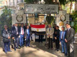 أمين عام المحامين العرب يرفع...
