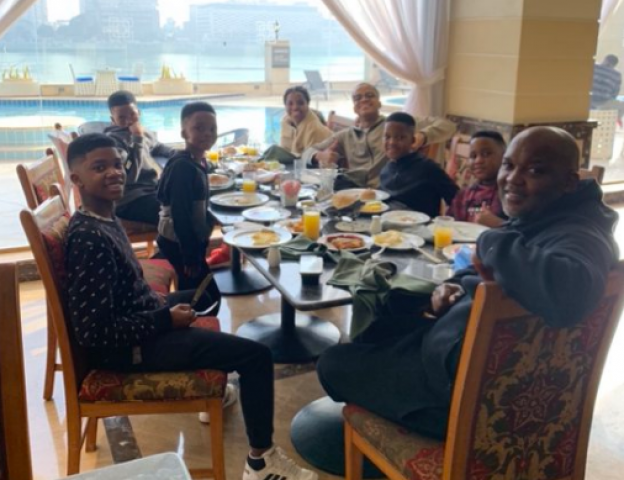 عائلة موسيماني تصل إلى القاهرة لقضاء إجازة الكريسماس