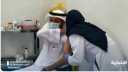 شاهد.. وزير الصحة السعودي يتلقى...