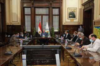 وزير الزراعة يجتمع مع فريق...