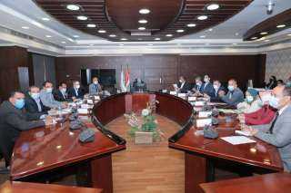 وزير النقل يعقد اجتماعاً موسعاً...