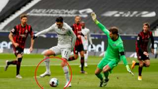شاهد.. وصف بالأجمل في 2021.....