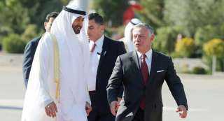 محمد بن زايد يبحث مع...