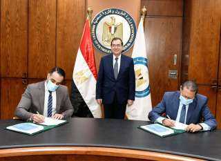 وزير البترول يشهد توقيع باكورة...