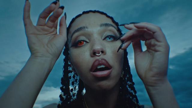 النجمة العالمية FKA Twigs