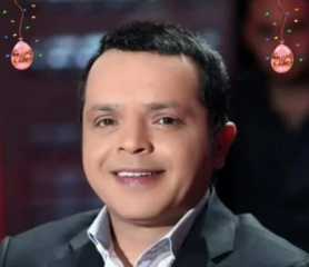 أحمد سعد يهنىء محمد هنيدي...