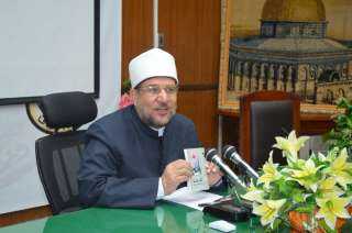 وزير الأوقاف يكرم الناجحين في...