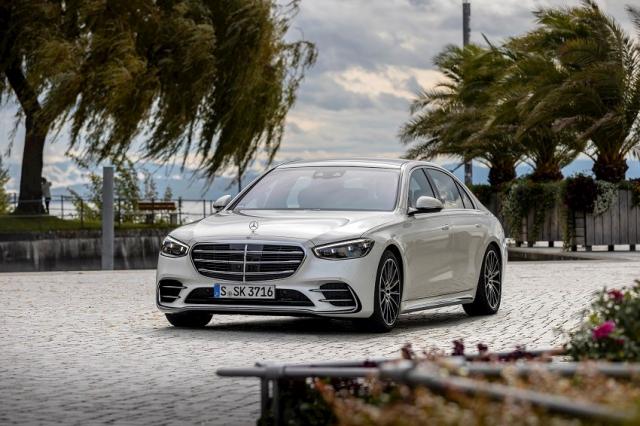 رسميًا مرسيدس-بنز تطلق S-Class الجديدة كليًا في مصر