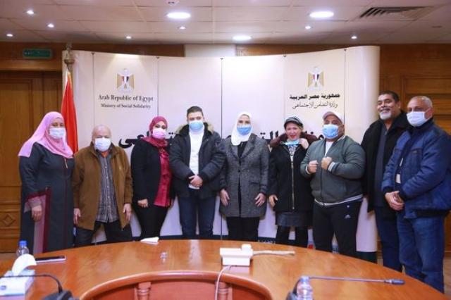 القباج تستقبل مجلس إدارة جمعية العالم بيتى..وتكرم بطل رحلة الصعود لجبل الجلالة بالدراجة