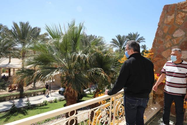 وزير السياحة والآثار يتفقد عدد من المنشآت الفندقية بمدينة مرسى علم