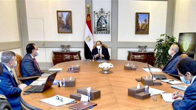  السيسي يعقد اجتماعًا لمتابعة أداء ونشاط هيئة قناة السويس 