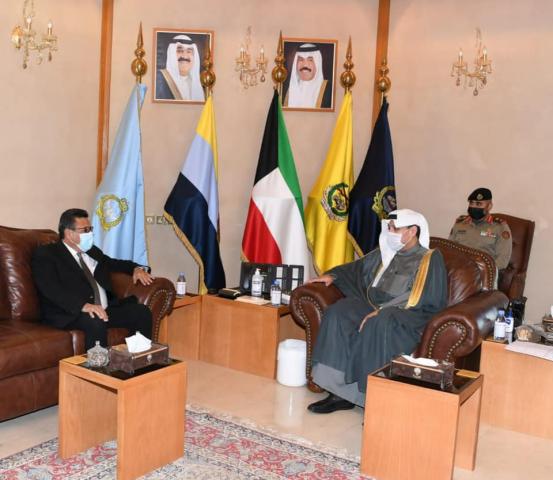 سفير مصر في الكويت يلتقي نائب رئيس الوزراء وزير الدفاع