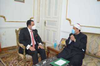 وزير الأوقاف ورئيس لجنة مكافحة...