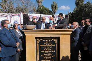 وزير النقل يشهد وضع حجر...