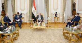 مرسي يبحث تعزيز التعاون بين...