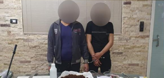 ضبط شخصين بالقاهرة لقيامهما بتصنيع مادة الإستروكس المخدر بقصد الإتجار
