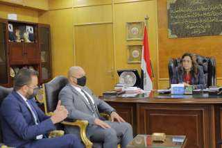 محافظ دمياط تبحث مع شركة...