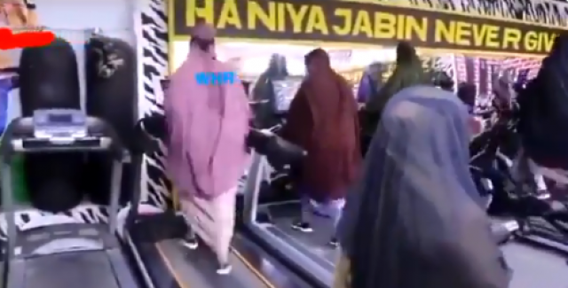 فيديو متداول لنادي رياضي نسائي يرتدين عباءات ونقاب وحذاء رياضي يثير جدلا