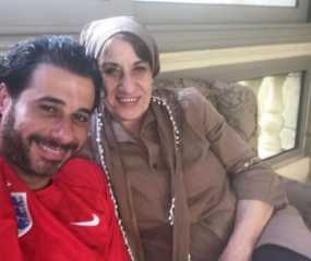 أحمد السعدني يهنئ والدته بمناسبة...