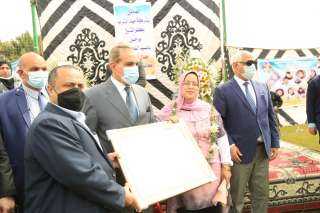 محافظ كفر الشيخ يطمئن علي...