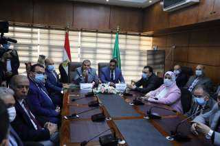 سعفان محافظ الدقهلية يلتقيان العمالة...