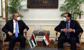 رئيسا وزراء مصر والأردن يشهدان...