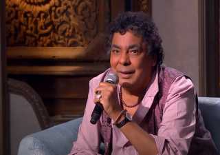 شاهد.. محمد منير يردد تكبيرات...