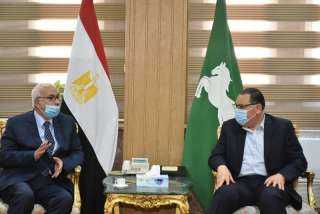 محافظ الشرقية يلتقي رئيس مجلس...