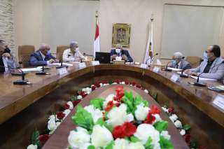 محافظ الوادي الجديد يعقد إجتماع...